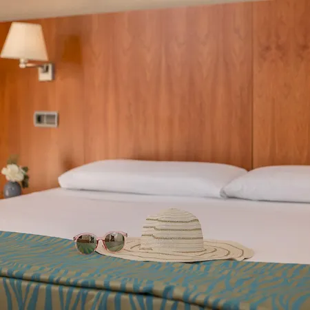 Rvhotels Nautic Park فندق 4*